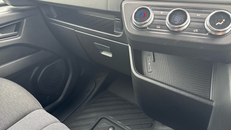 Renault Master Mwb Diesel Fwd MM35 Blue dCi 130 Advance Medium Roof Van